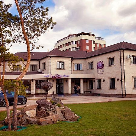 Park Hotel Karagandy Extérieur photo