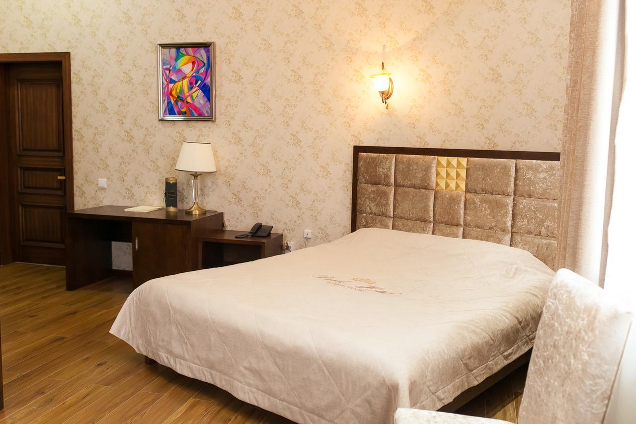 Park Hotel Karagandy Extérieur photo