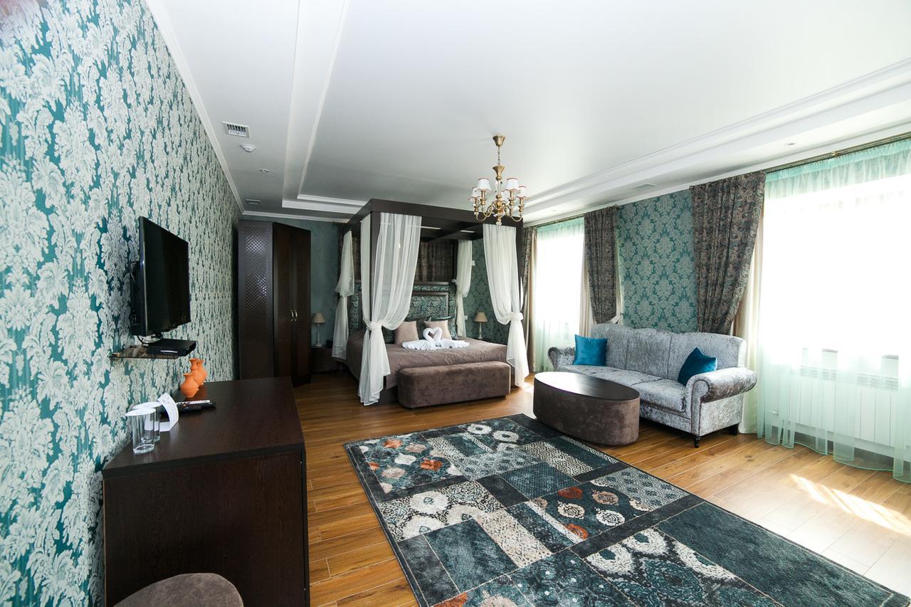 Park Hotel Karagandy Extérieur photo