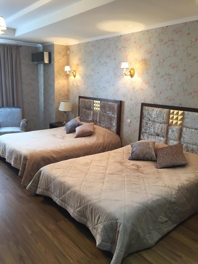 Park Hotel Karagandy Extérieur photo