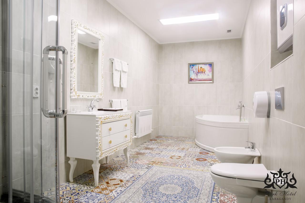 Park Hotel Karagandy Extérieur photo