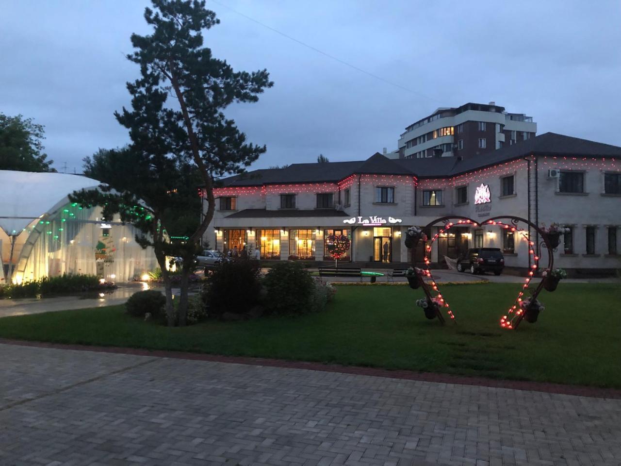 Park Hotel Karagandy Extérieur photo